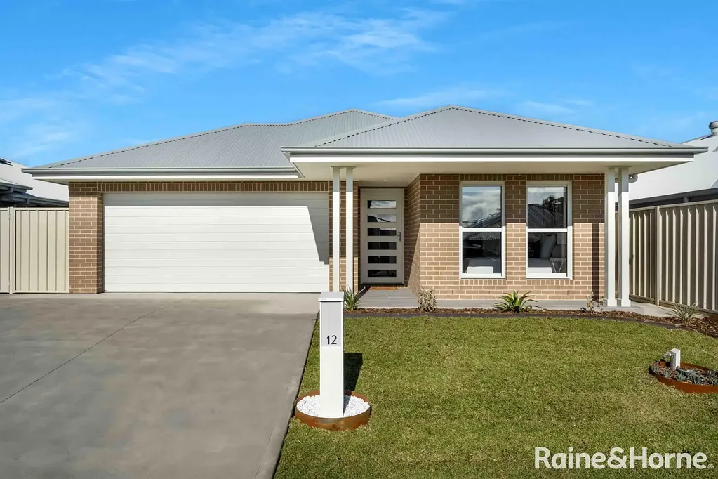 South Nowra 4 Bedroom Why Build When You Can Buy Brand New? - Move Straight In!