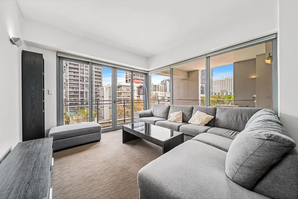East Perth 2房  Modern East Perth Apartment with Resort Facilities & Prime Location