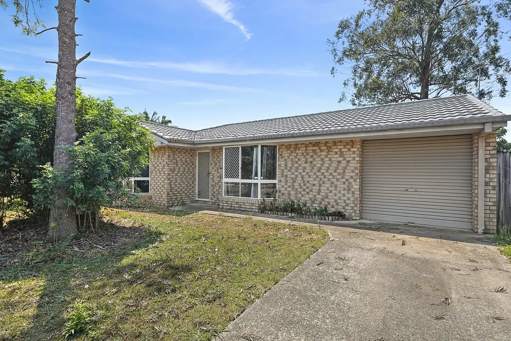 Charming 3-Bedroom Family Home with Huge Backyard