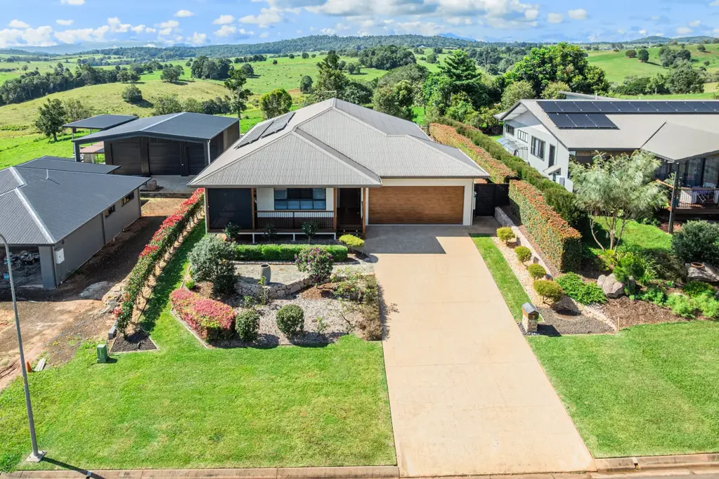 Yungaburra 3 Bedroom Modern Elegance with Breathtaking Views � Self Contained Studio!