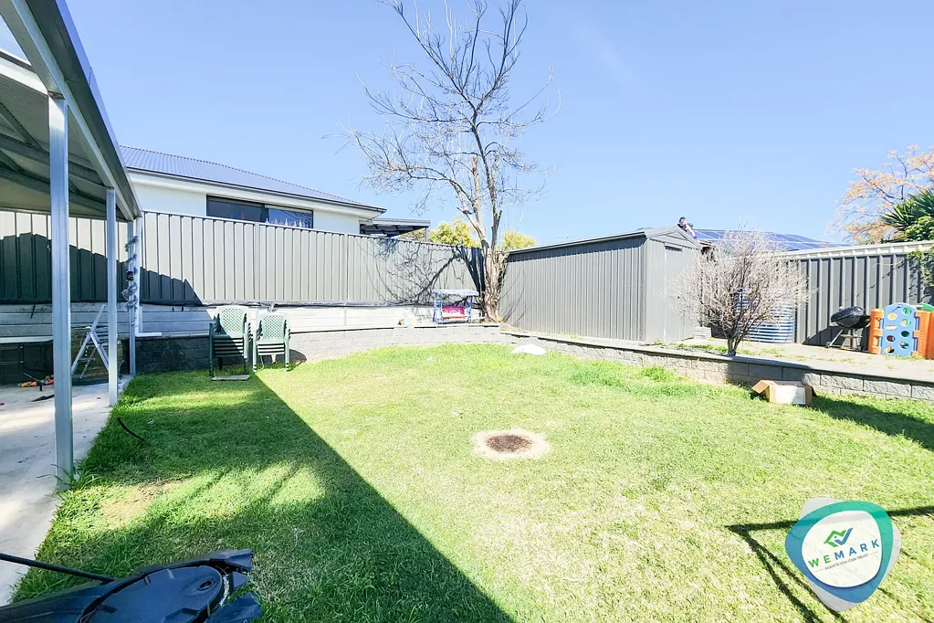 Charming 3 Bedroom, 2 Bathroom House with Stunning Backyard...