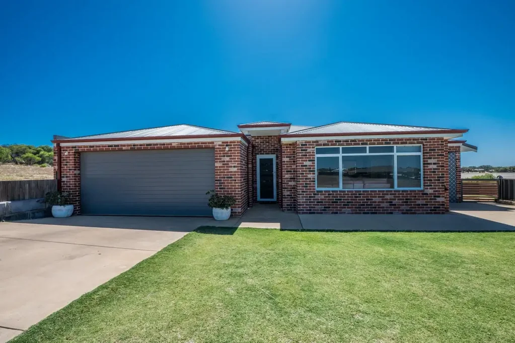39 Emily Way - Immaculate Family Home with Space for Everyone
