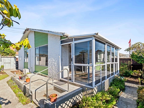 Sydenham 3部屋 Vacant Possession! Get in Quick!