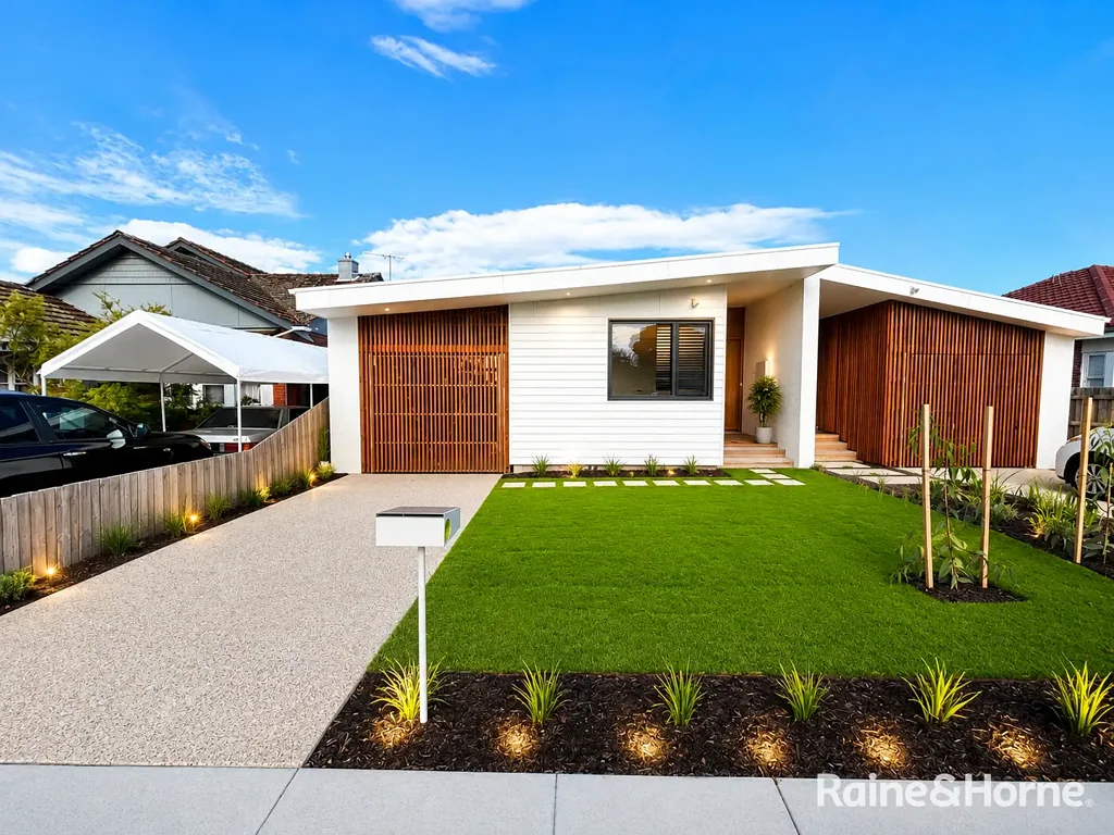 Contemporary Luxury Living in a Prime Location!