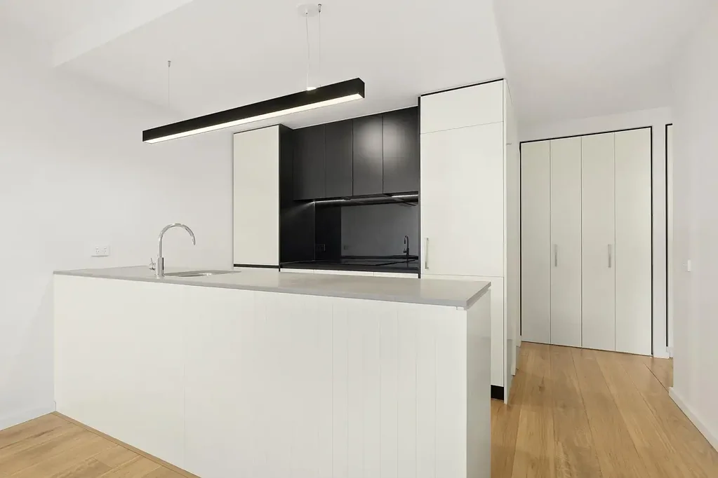 Dickson 1 Bedroom All of Dickson�s Best, Just Downstairs
