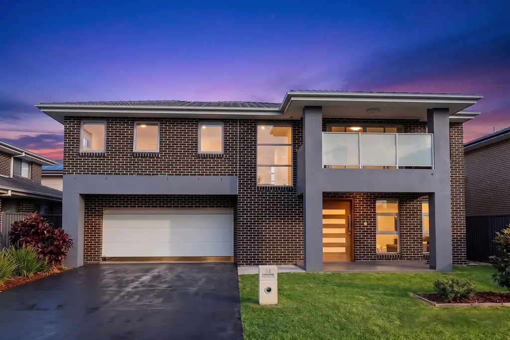 Schofields 5Kwarto Spacious & Stylish, Sun Drenched Family Home Within 12 Minute Walking Distance to Schofields Train Station and Village!