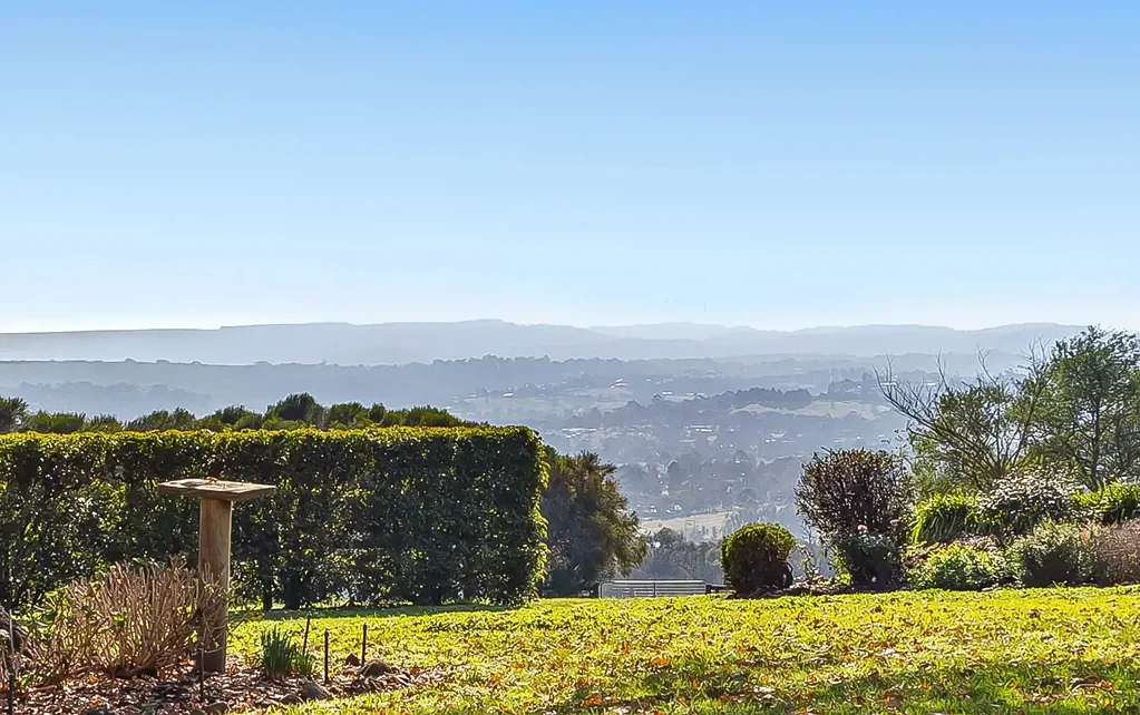 Narre Warren North 4 Bedroom Timeless Elegance in Picturesque Narre Warren North Setting