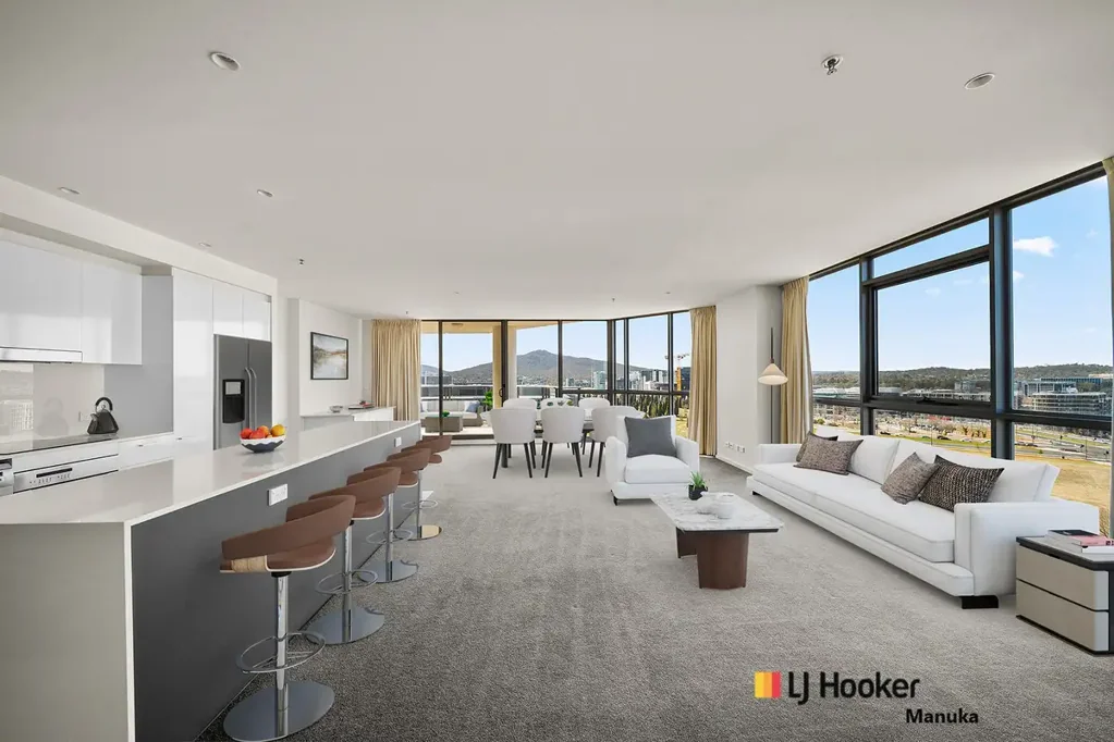 Canberra Central 3Kwarto Contemporary, Open-Plan Sanctuary with Upper-Level Elegance