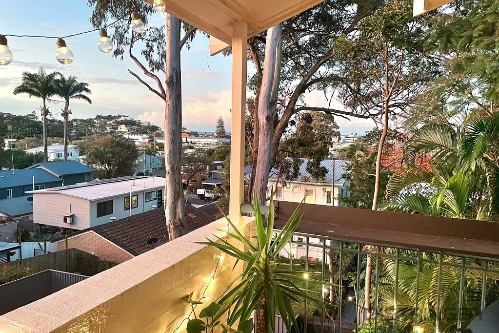 MODERN DUPLEX WITH VIEWS!