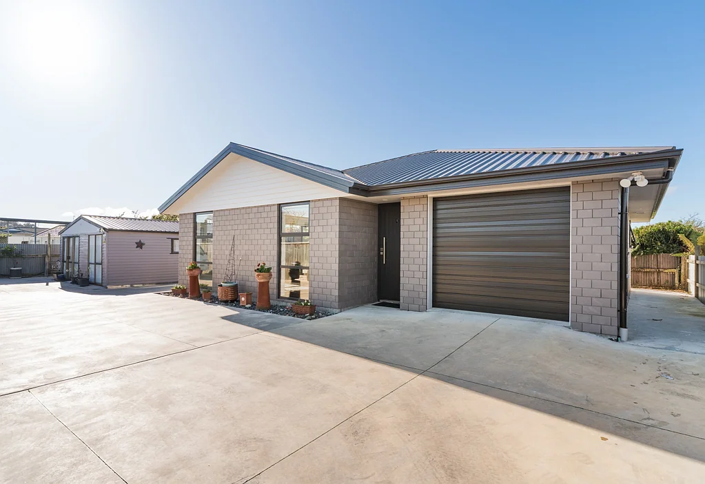 Feilding 2部屋 Central Near New Townhouse With A Bonus!
