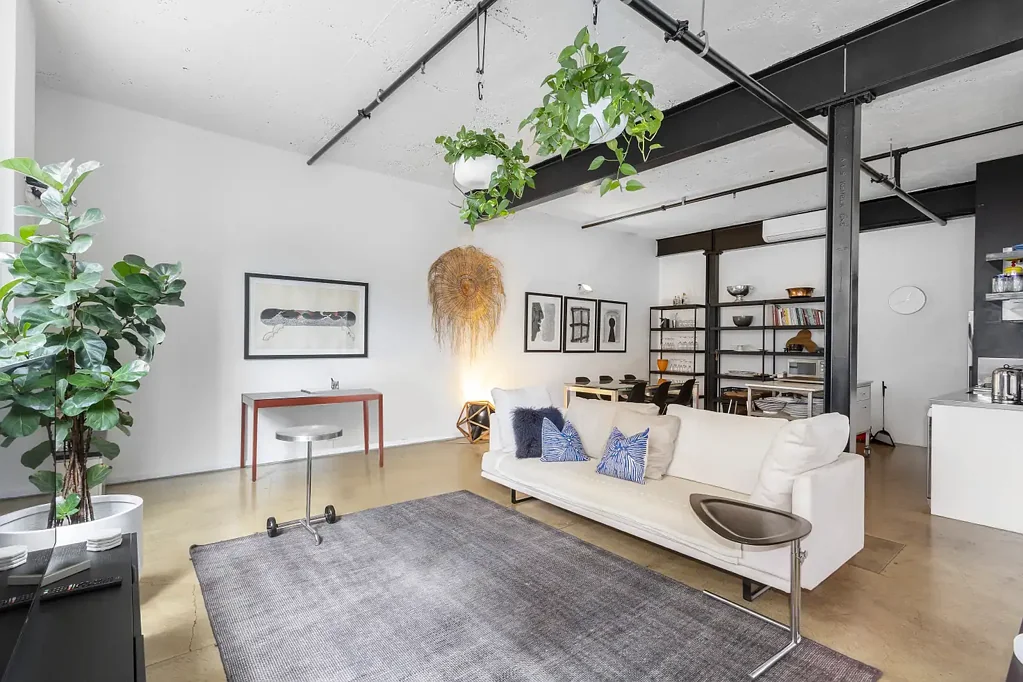 Massive open-plan warehouse style apartment. 
FULLY FURNISHED - 6 MONTH LEASE