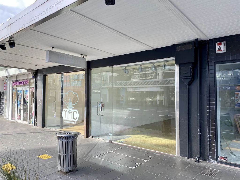 Newmarket  BROADWAY RETAIL FRONT AND CENTRE