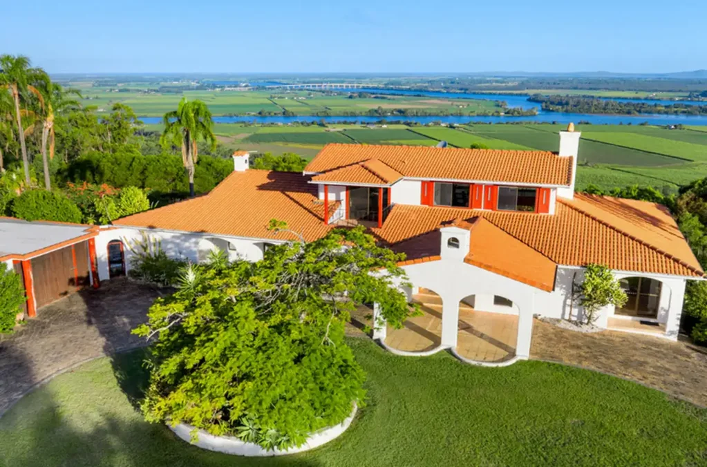 Ashby Heights 5chambre Elevated Country Estate with Exceptional Presence