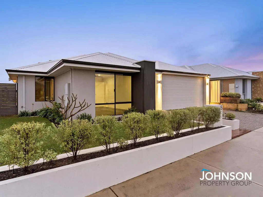Golden Bay Gem! Spacious Family Home with Theatre & Entertainer's Patio