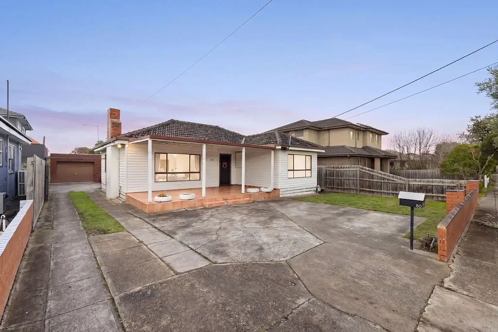 Clayton 4房 大面积土地，卓越的家庭生活和未来潜力 Substantial landholding with exceptional family living and future potential
