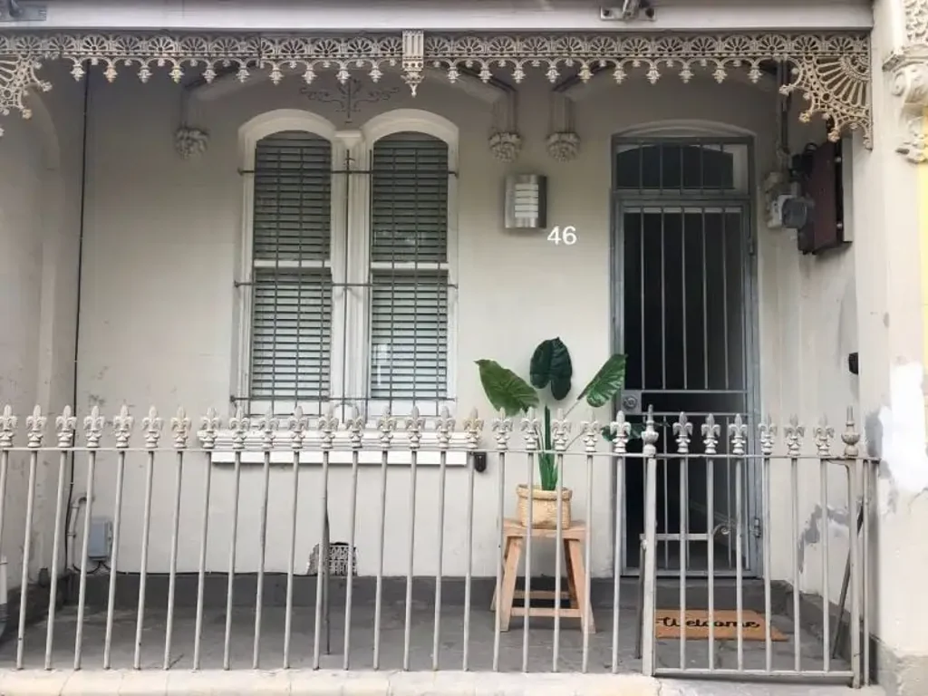 Beautifully Presented Newtown Terrace with Private Courtyard & Air Conditioning