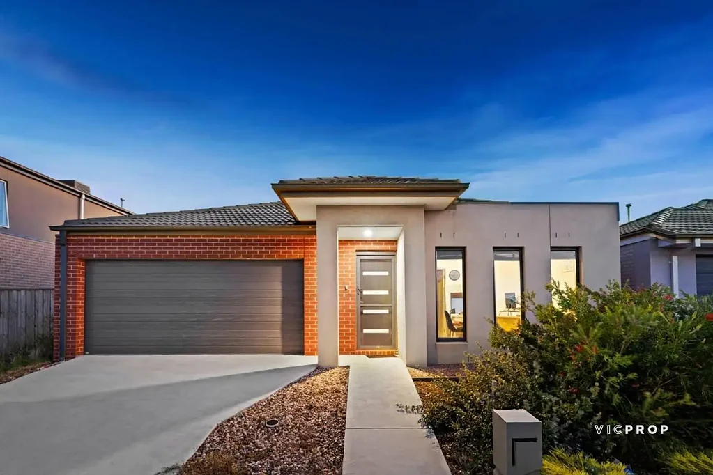 18 Kittyhawk Road, Point Cook, VIC 3030