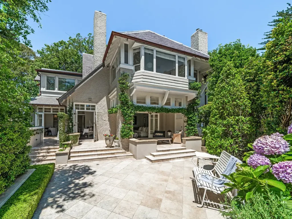 A RARE DARLING POINT SANCTUARY: TIMELESS ELEGANCE AND MODERN LUXURY