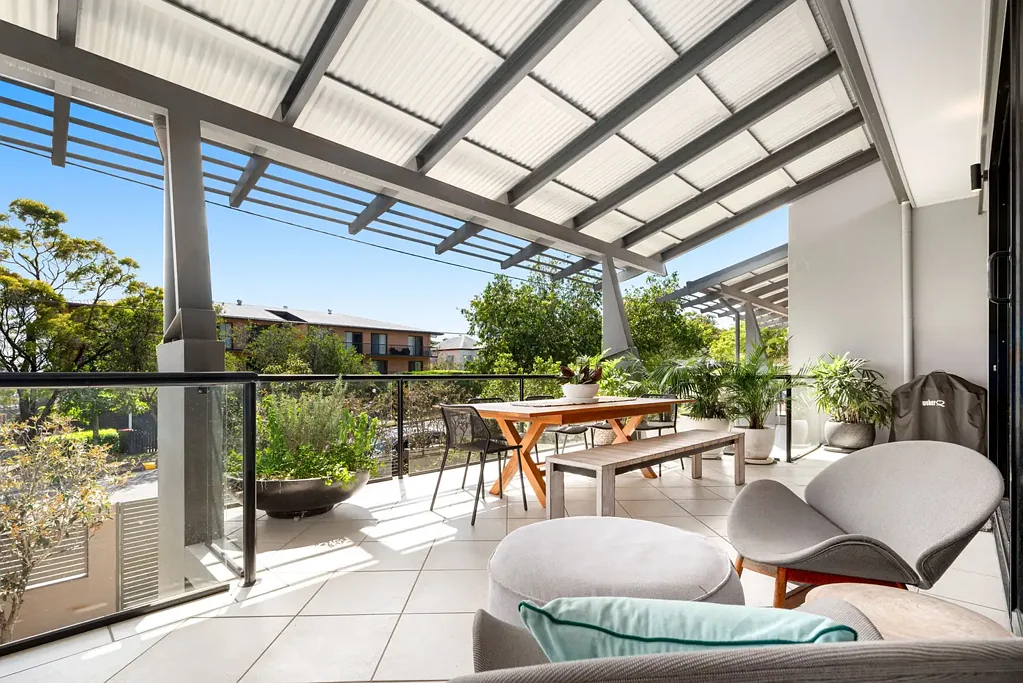 Wooloowin 2कमरा Elevated Apartment Living with Expansive North-Facing Entertaining