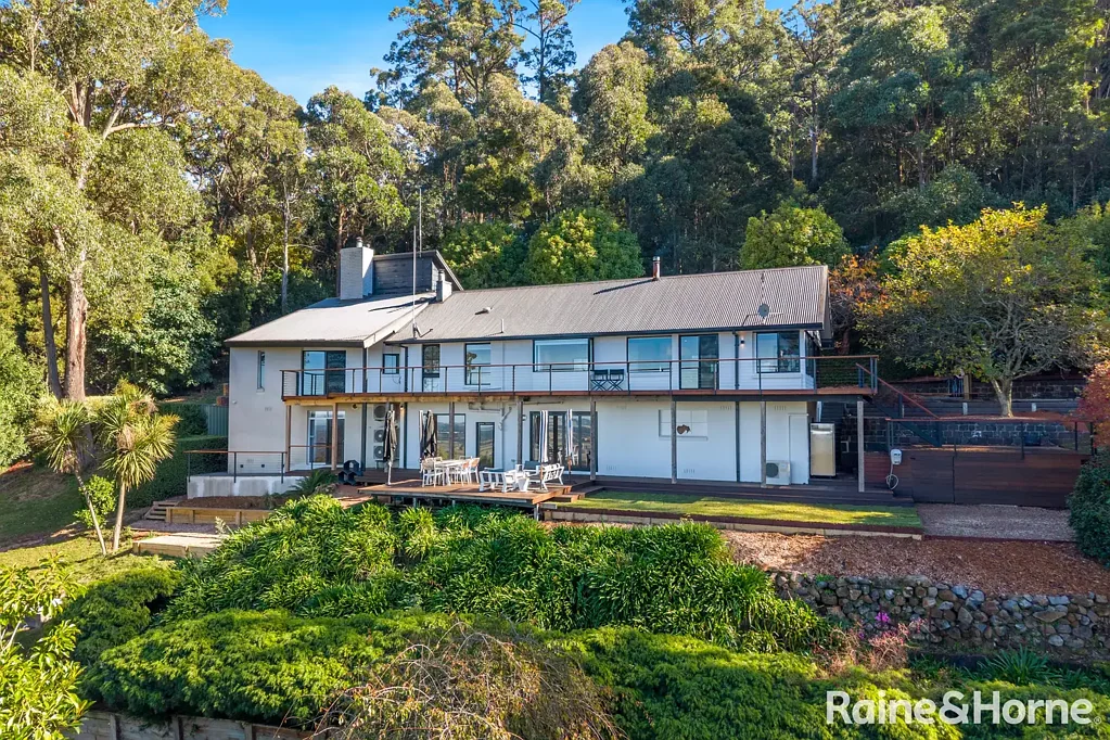 Mount Macedon 4房  Private Mountainside Sanctuary With Views That Stretch To Melbourne