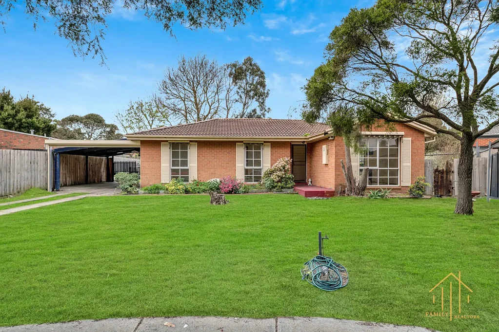Cranbourne North 3Moenga Approved Plans for 3 Units!! NEST, INVEST OR DEVELOP
