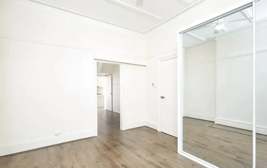 Stylish One-Bedroom Apartment with Shared Terrace in Prime Darlinghurst Location!