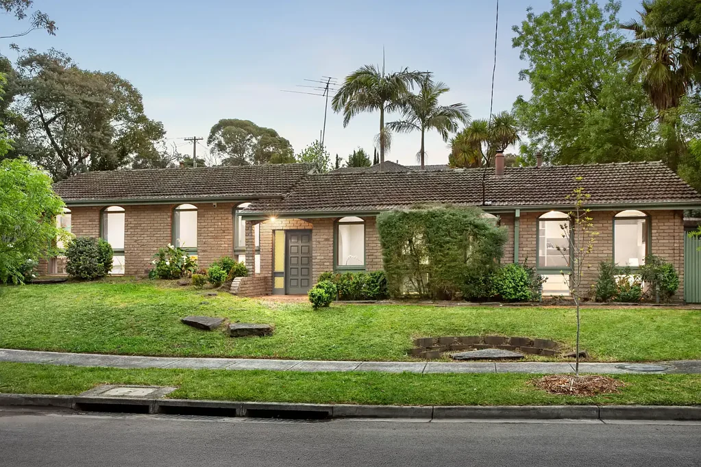 Donvale 4غرفة نوم A Family Dream On A Corner Block