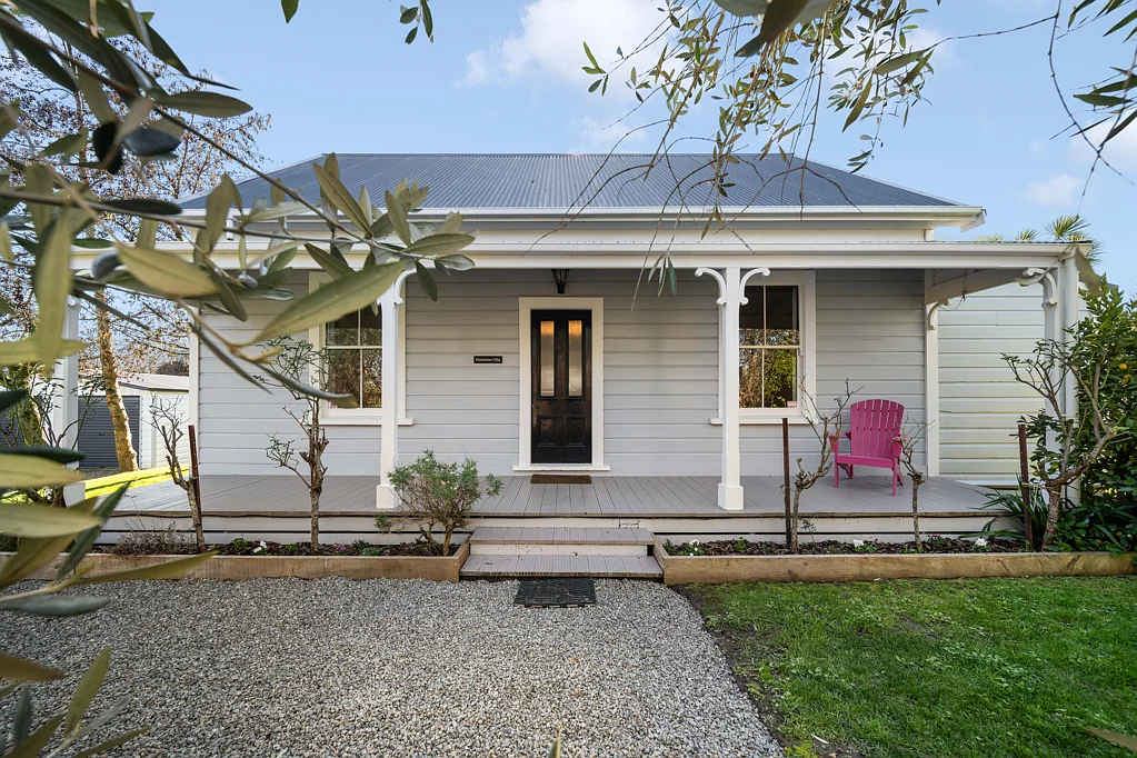 Martinborough 3બેડરૂમ Character Retreat on Private Rear Section