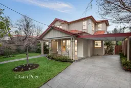 2 Kent Grove, Caulfield North