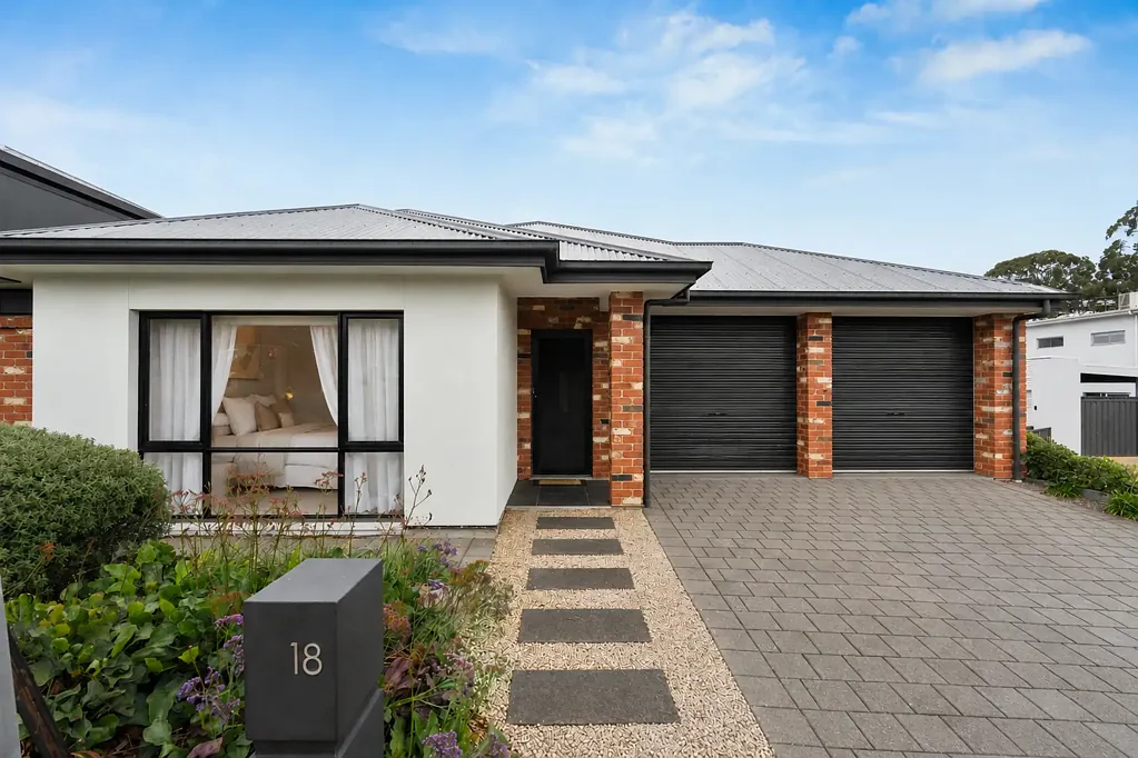 Mount Barker 4ห้องนอน Modern Comfort & Stylish Living in the Heart of Mount Barker