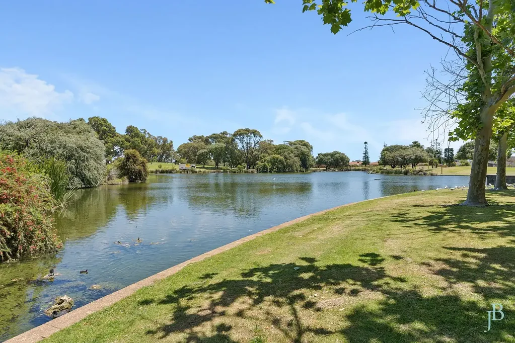 Rockingham 2ਬੈੱਡਰੂਮ MODERN CONVENIENCE IN SECURE COMPLEX