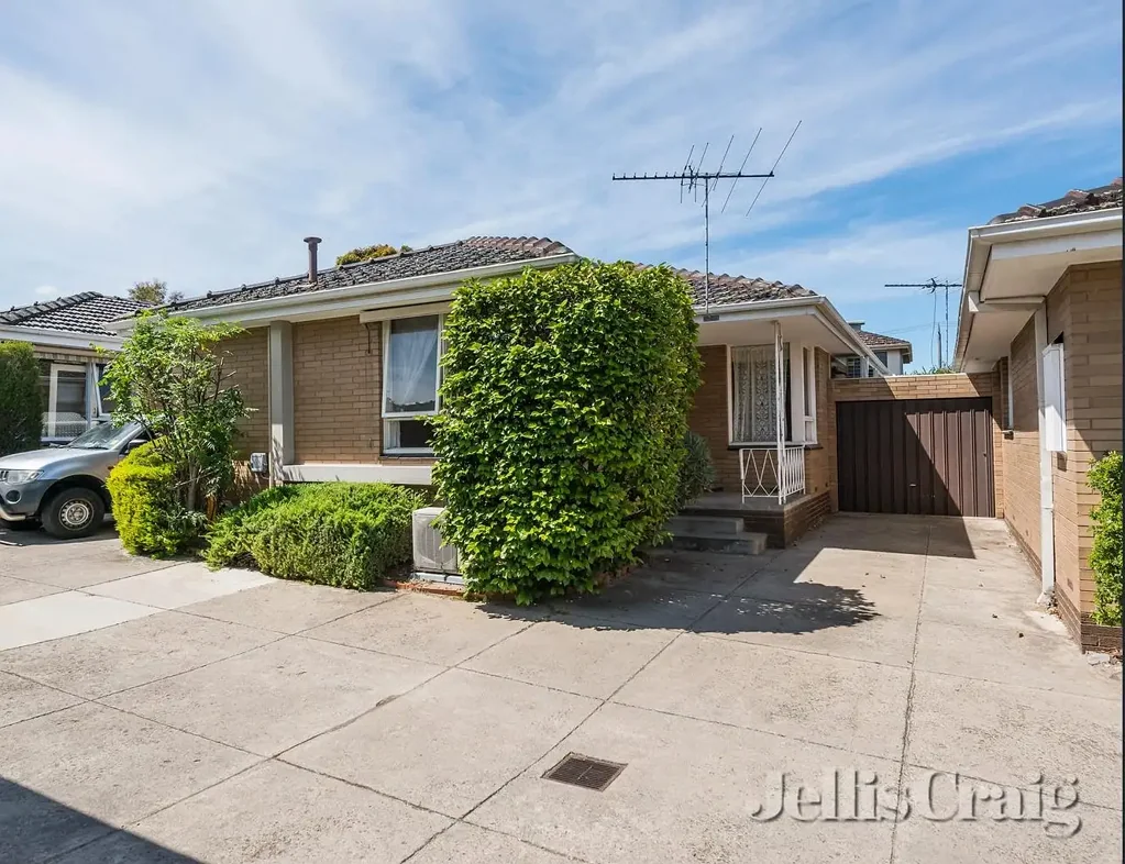 McKinnon Hill Locale!