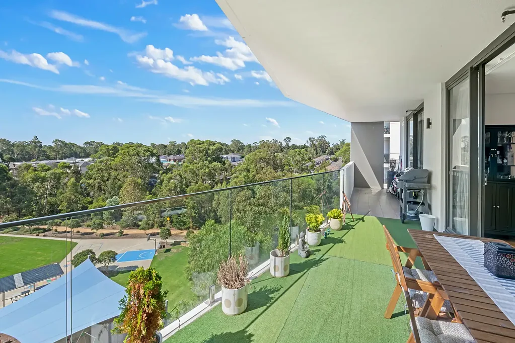 Norwest 3房  Apartment with Sweeping Park & Blue Mountains Views