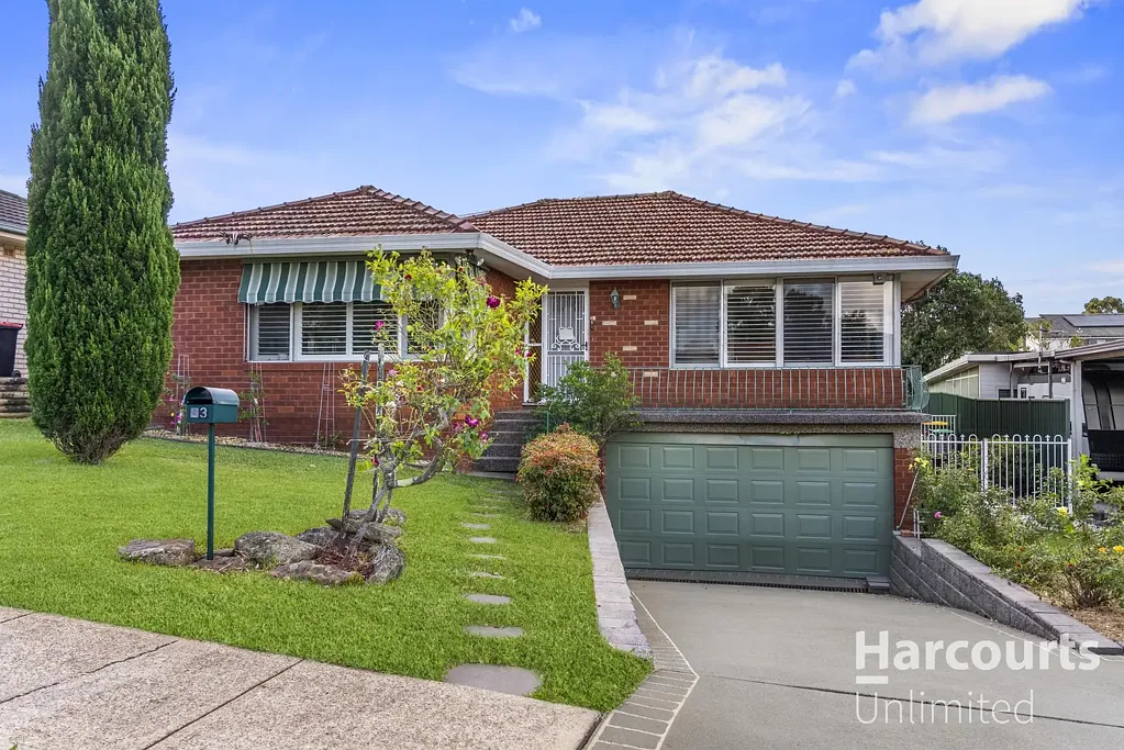 Blacktown 4房 顶级地段步行便利 大块土地876平方码 高端厨房电器 宽敞卧室带衣柜 开放式客厅现代浴室 双车库双车位 无缝露台后院 管道空调NBN设备 Opportunity Knocks in South Blacktown - Don't Miss Out!