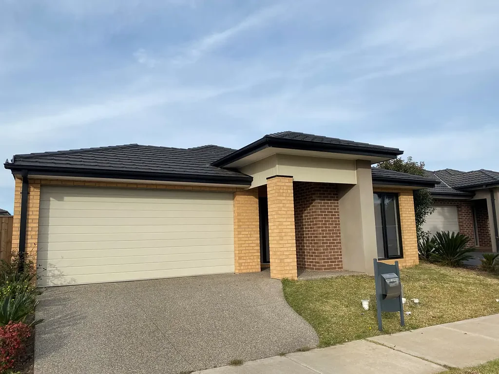 Stylish Living with Room for the Whole Family! APPLICATIONS