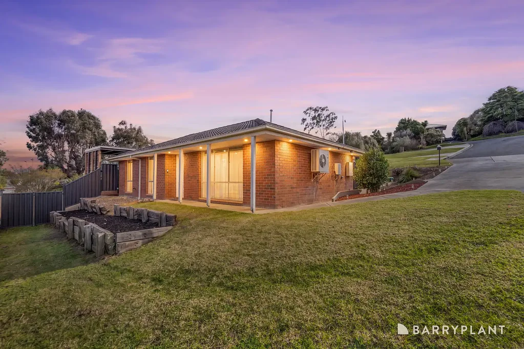 Pakenham 3Kwarto Modern Comfort Meets Outdoor Entertaining!
