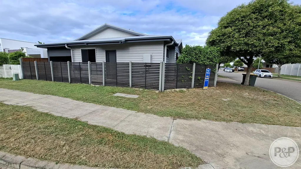 IMMACULATE LOW-MAINTENANCE HOME IN 'THE VILLAGE' - PRIME LIFESTYLE LOCATION
