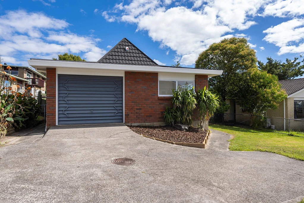 2/8 Kaipatiki Road, Glenfield, North Shore City, Auckland