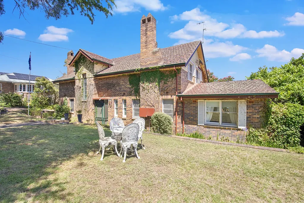 Armidale 5ห้องนอน "Dangarsleigh" - A stunning family Blue Brick Residence