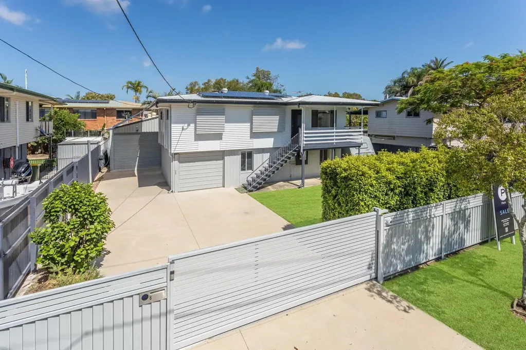 Clontarf 3Moenga Versatile Family Living With Huge Shed & Dual Access Convenience