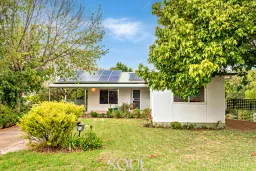 2 CEDAR CRES, Griffith