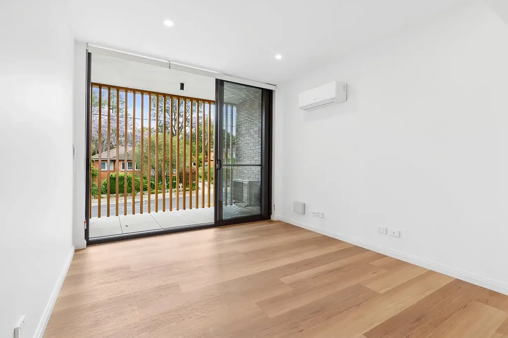 PERFECTLY SITUATED  STUDIO