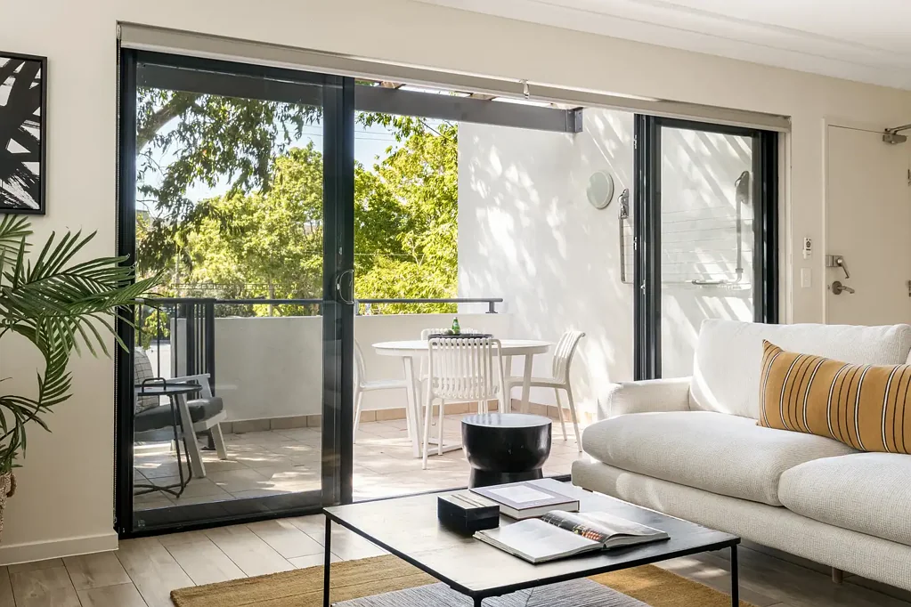 Gordon Park 3 Slaapkamer Updated, Spacious North Facing Apartment on Parklands