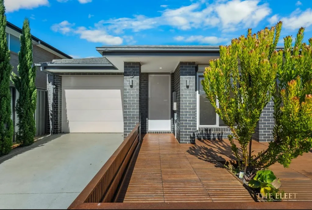 Luxurious Home with Ample Space and Convenient Access!!
