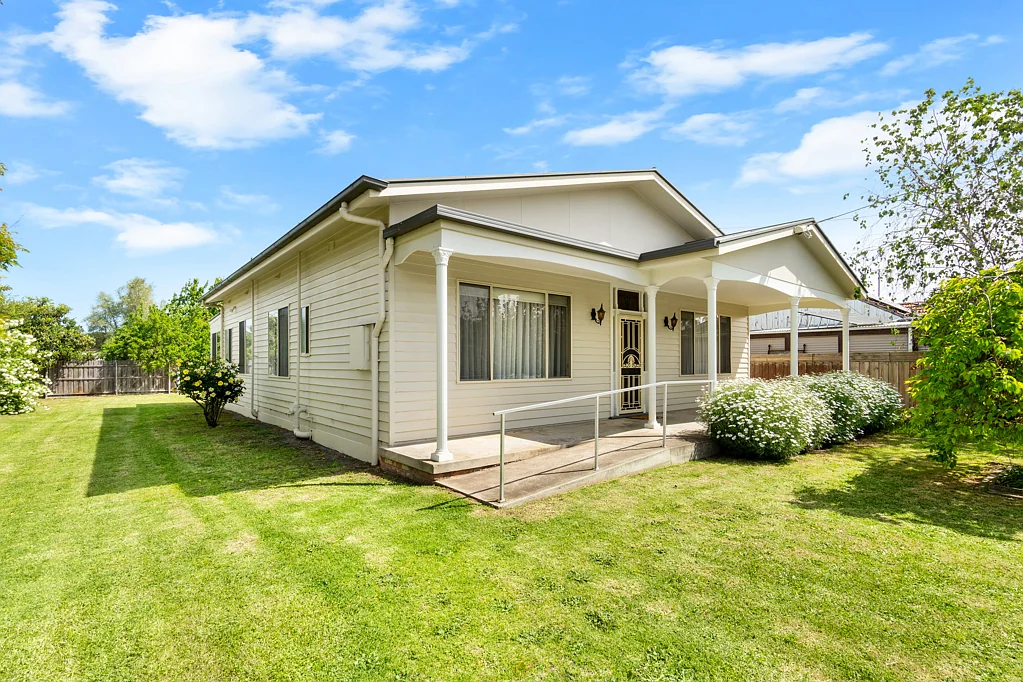 12 Jones Street, Stratford, VIC 3862