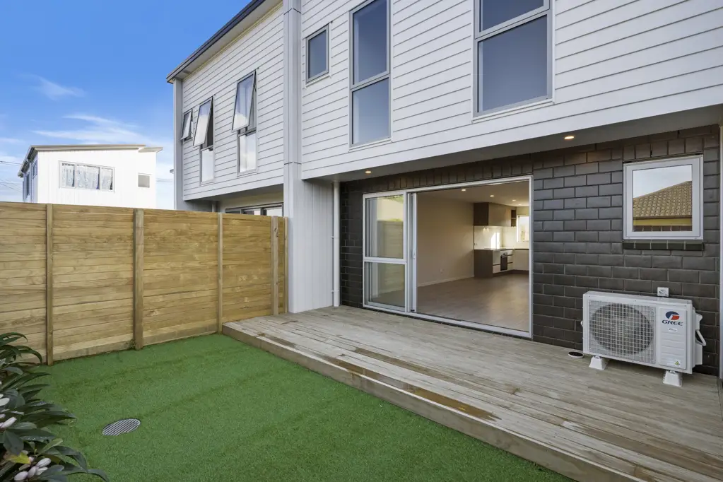 Spacious Townhouse with Excellent Outdoor Area