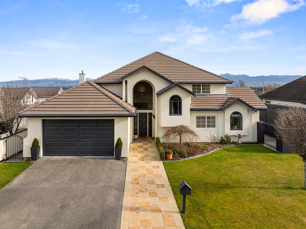 Lansdowne 5房  Prestigious Position. Exceptional Family Living.