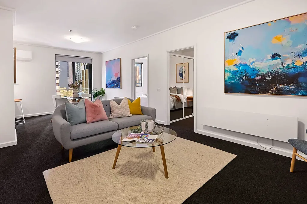 Melbourne 2房 CBD中心地带 两卧公寓 独立车位 开放式空间 自然采光 私人阳台 市景休闲 时尚厨房 燃气烹饪 储物充足 城市生活便利 Where City Energy Meets Everyday Comfort