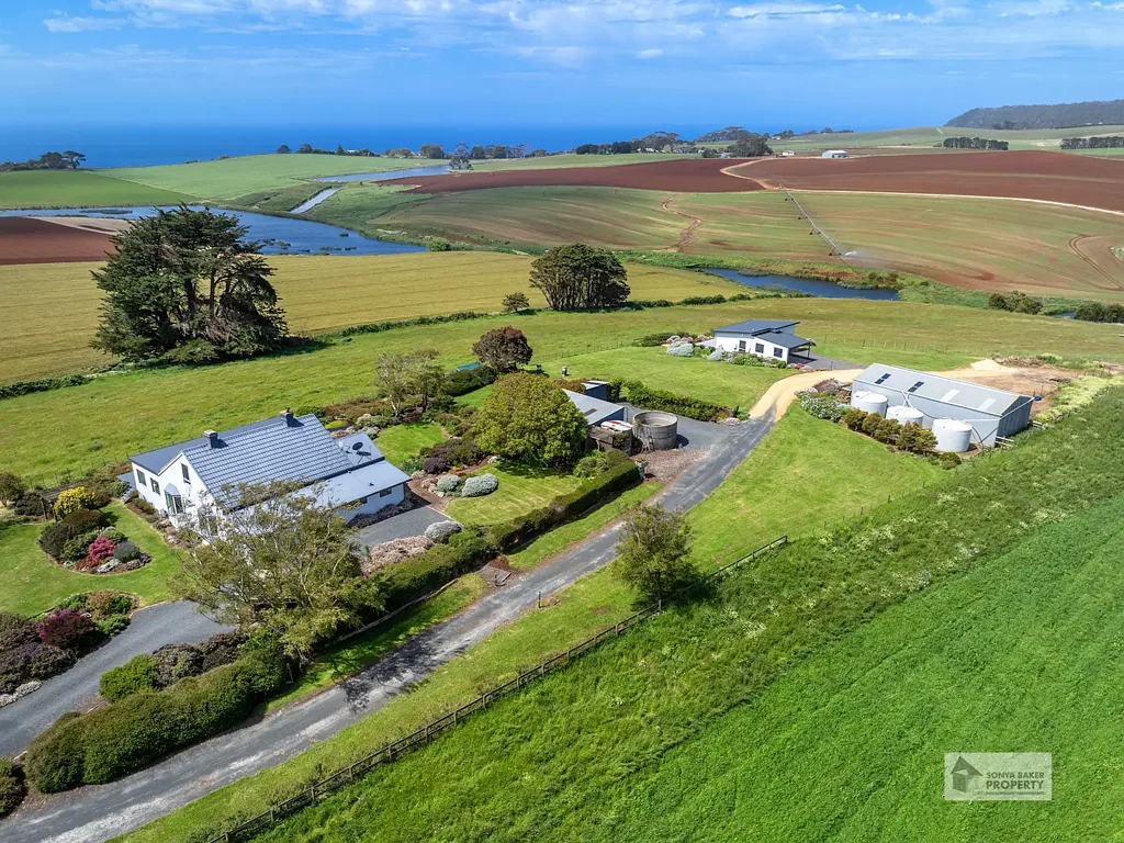 Table Cape 6બેડરૂમ Magnificent dual-dwelling property on small acreage, just 5 minutes from town