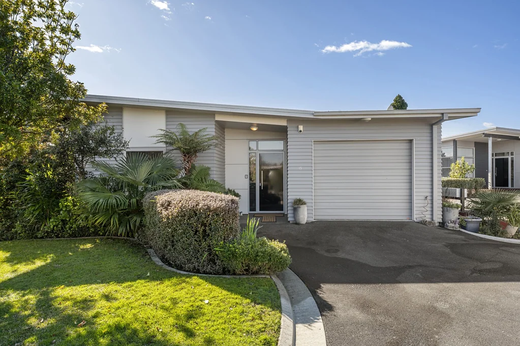 Omokoroa 2 Slaapkamer One of Only Two - A Rare Opportunity!